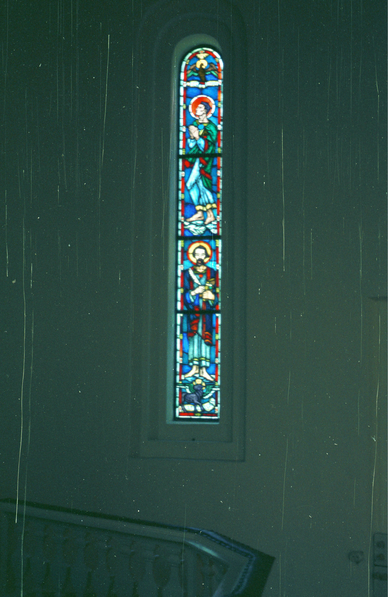Salhus kirke, N.hl., Hordaland, interiør, glassruter. 