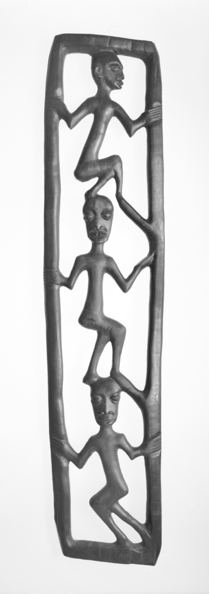 Makonde figur
Tre (Ibenholt)