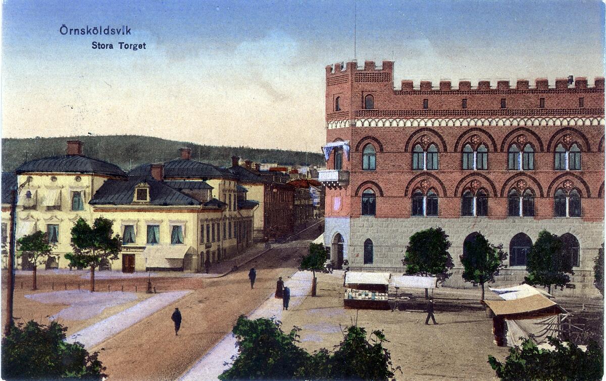 Örnsköldsvik. Vykort. Bankens hus uppfört 1898, ritat av arkitekten Gustaf Sällström. Handelsbanken har sina lokaler där och har drivit bank i staden sedan 1870.