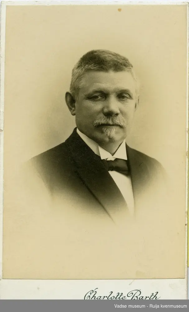 Elias Julius Olsen, snekkermester. Vadsø.