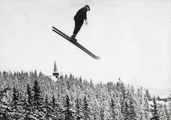 Einar (Aslaksen) Landvik (1898 - 1993). Skihopper og kombine