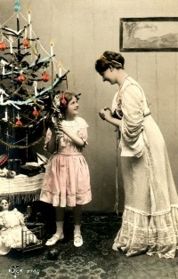 Brevkortalbum datert 1913 med barnekort, ungdomskort men flest julekort, ulike produsenter.