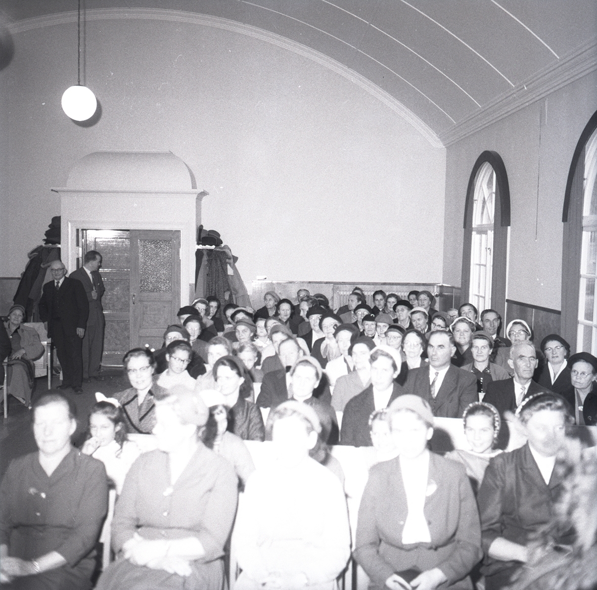 En församling när Filadelfiakyrkan firade 25 år.