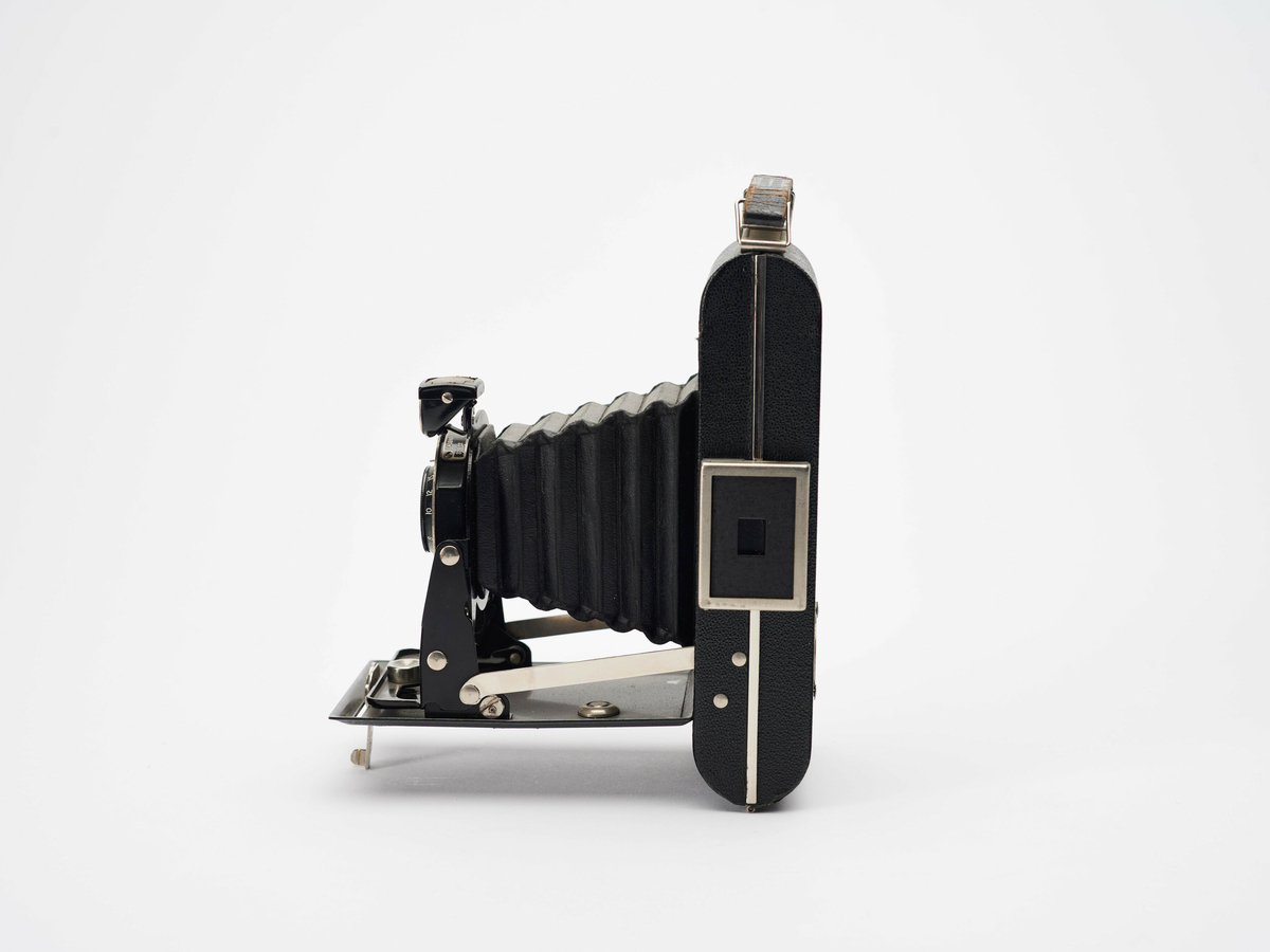 Kodak Junior Model D er et foldekamera for rullfilm, produsert av Kodak Ltd i London på 1930-tallet.