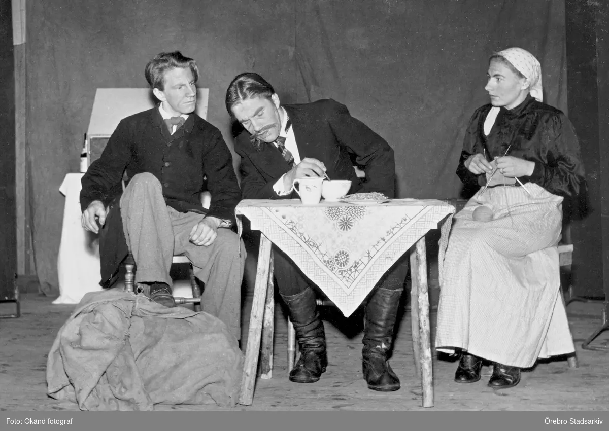 Pjäs på scen

Från vänster: Åke Axelson, Ingmar Andersson, Anna-Greta Nyström.