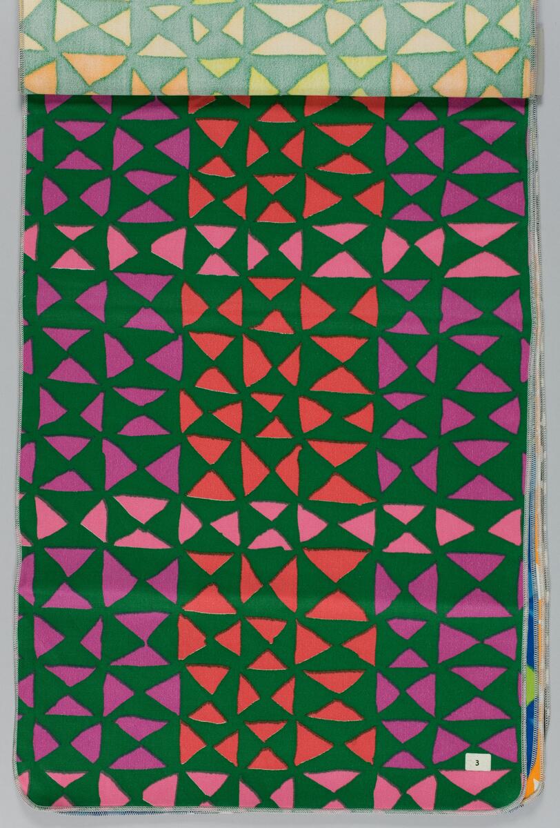Triangelmönster 7 färgställningar huvudfästade rött/rosa/ljusrött/orange, grönt/orange/gulorange/gulgrönt, mörkgrönt/lilacerist/ljusrött/rosa, blått/ljusblått/grönt/ljusgrönt, orange/guloranget/vitt, svart/vitt och svart/vitt/beigebrunt.