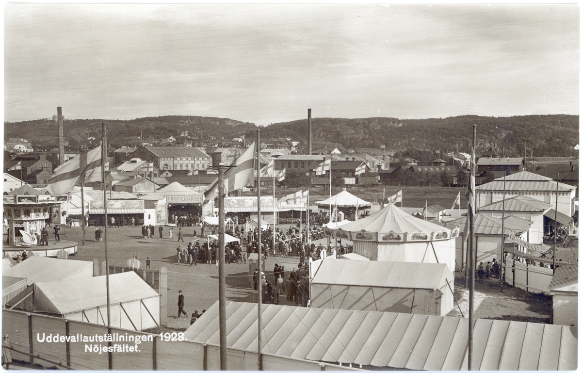 Vykort: Uddevallautställningen 1928. Nöjesfältet.