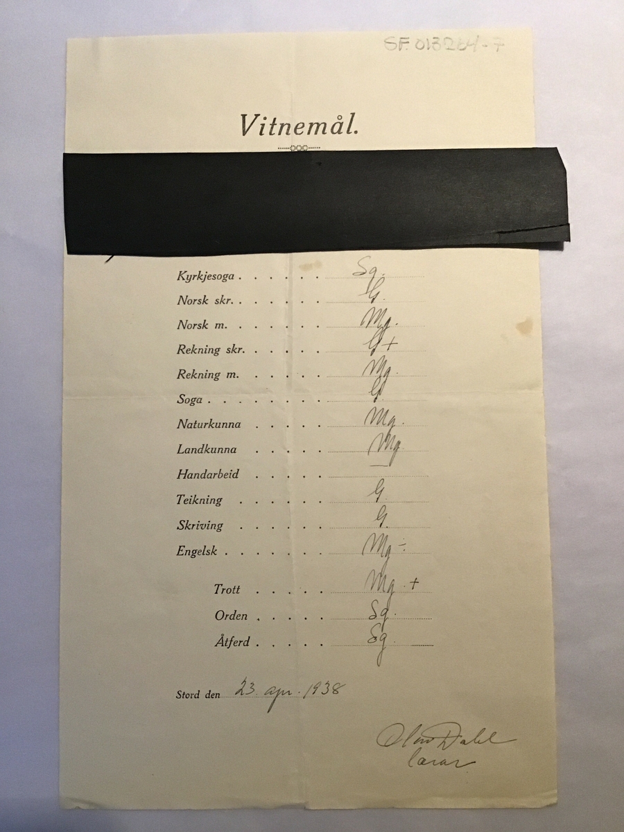 Vitnemål frå Stord Framhaldsskule vinteren 1938/1939.
Underskrive Stord den 23. april 1938 av lærar Olav Dahl