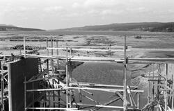 Bygging av ny bru over kanalen mellom innsjøen Osen og Vesle