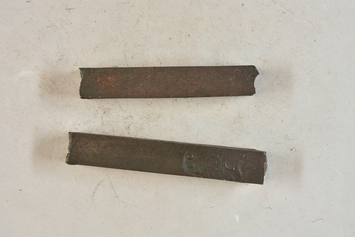 Ohärdat stål tillverkat i Dalarna år 1845.
I ursprunglig ask med etiketter med data enligt Ing. G. Kraft.
