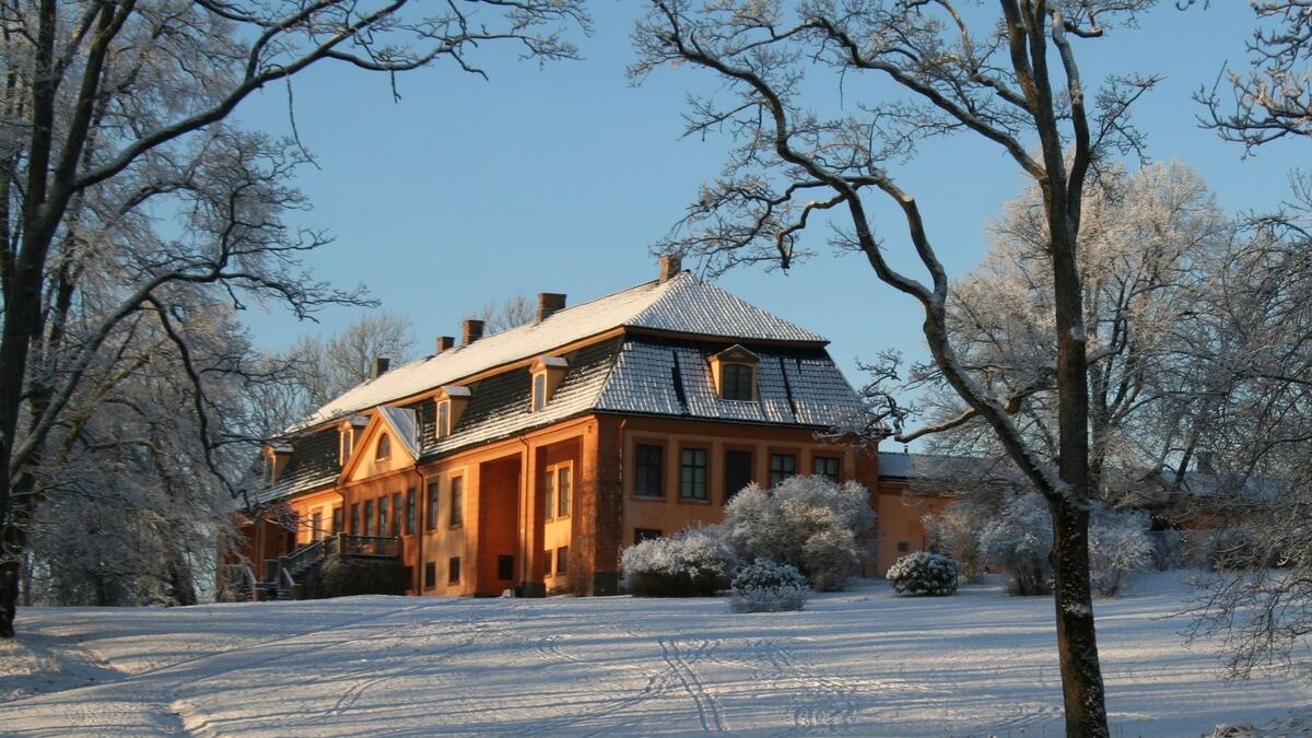 Hovedbygningen på Bogstad gård. Vinter og snø