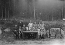 Familien Mangrud på tur til Leira, Valdres i 1953.
Første re
