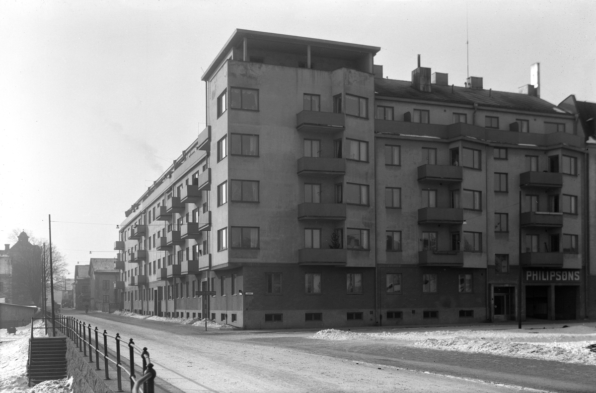 I hörnet Hamngatan-Ågatan - Östergötlands museum / DigitaltMuseum