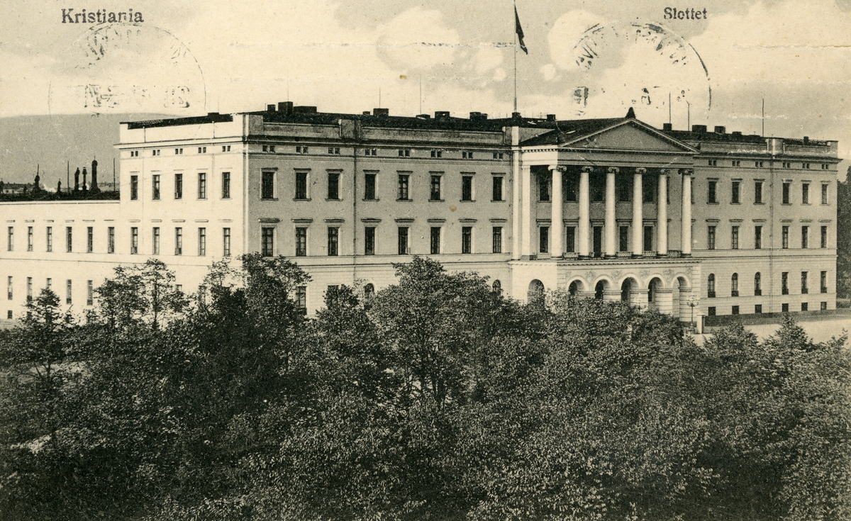 Slottet i Oslo.  Postkort sendt 1919.  