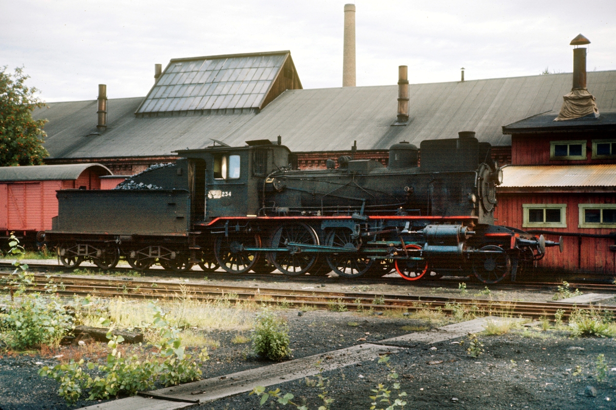 Damplokomotiv 27a nr. 234 ved lokomotivstallen på Kongsvinger stasjon.