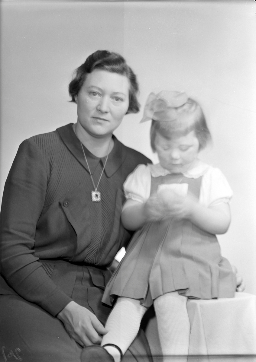 Aslaug Walla med datter Kristin