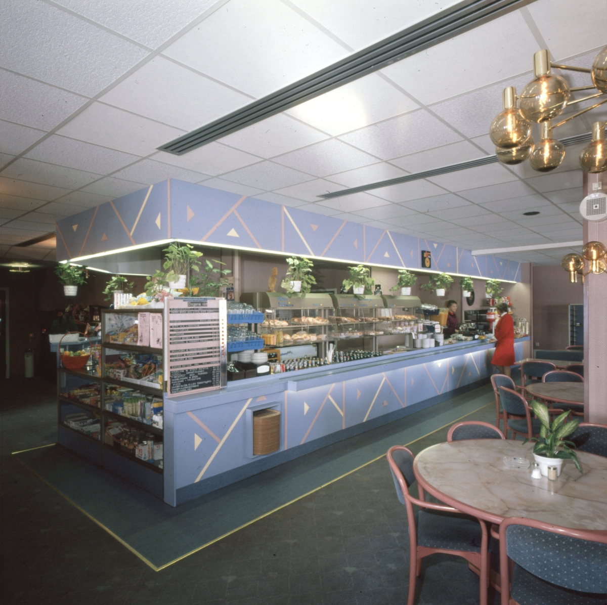 Restaurangen på Motell Filbyter på 1990-talet. Lunch. Bilder ur Motell Filbyters arkiv.