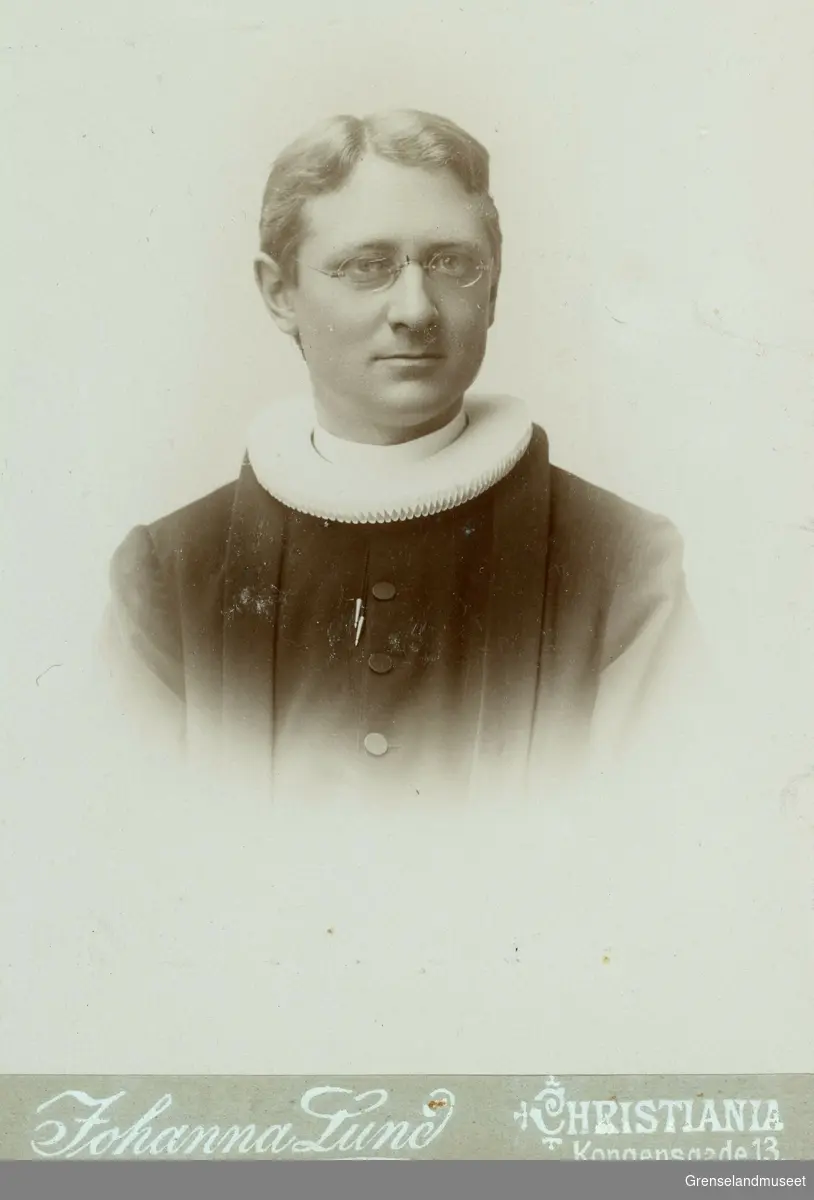 Portrett av Emil Stang Lund. Sogneprest i Sør-Varanger i perioden 1890-1900. 
