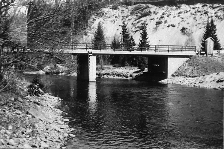Bron över Långvallsån under kriget