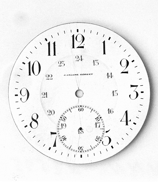 Samling av urtavlor och urverk av metall, stål. Alla är ofullständiga fick- och armbandsur. Urval av urtavlor:
I) Samling av delar av ur i kartong.
II) Urtavla märkt: "ORION". Urtavla märkt: "LUC". 
III) Urtavla märkt: "Longines". Urtavla märkt: "Longines".
IV) Urtavla märkt: "OMEGA". Urtavla.
V) Urtavla märkt: "J. CALAME. ROBERT".  
Urtavla, märkt:"Longines".