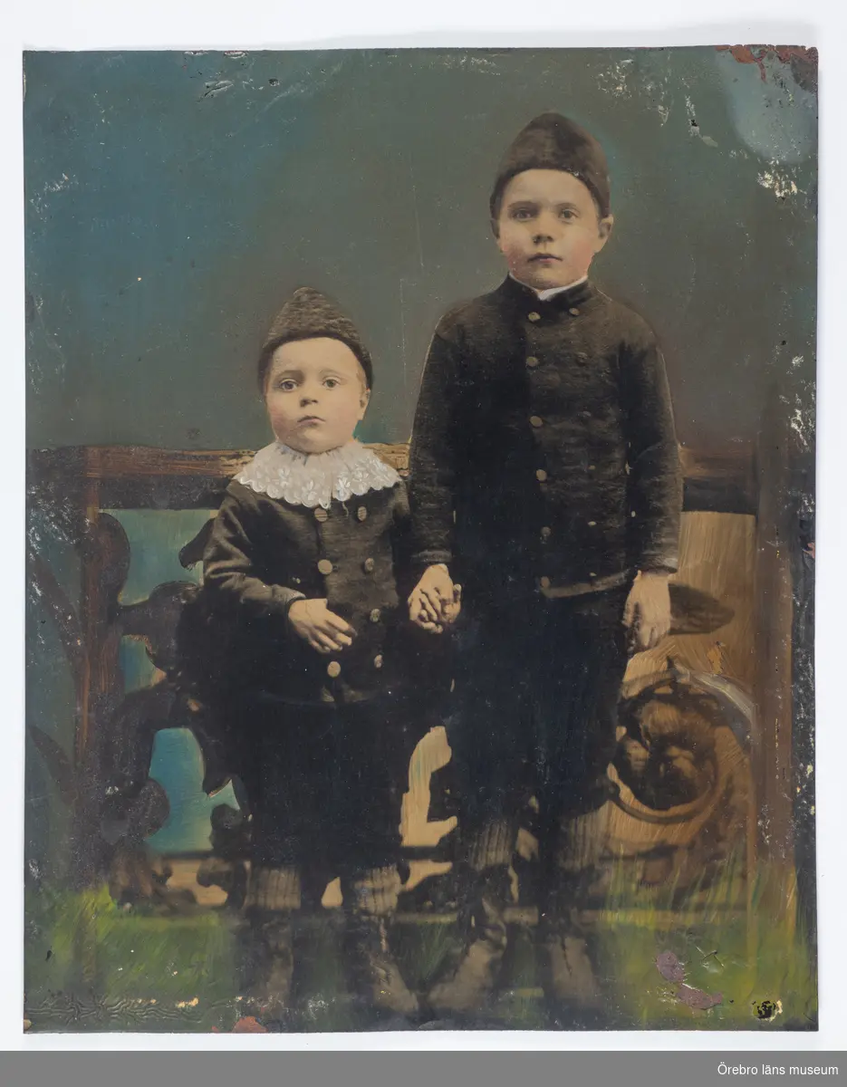 Två pojkar.
Magnus Ferm, 5 år (dog vid 7 års ålder) och Gustav Ferm, 8 år.
Båda pojkarna är morbröder till Märta Johansson.