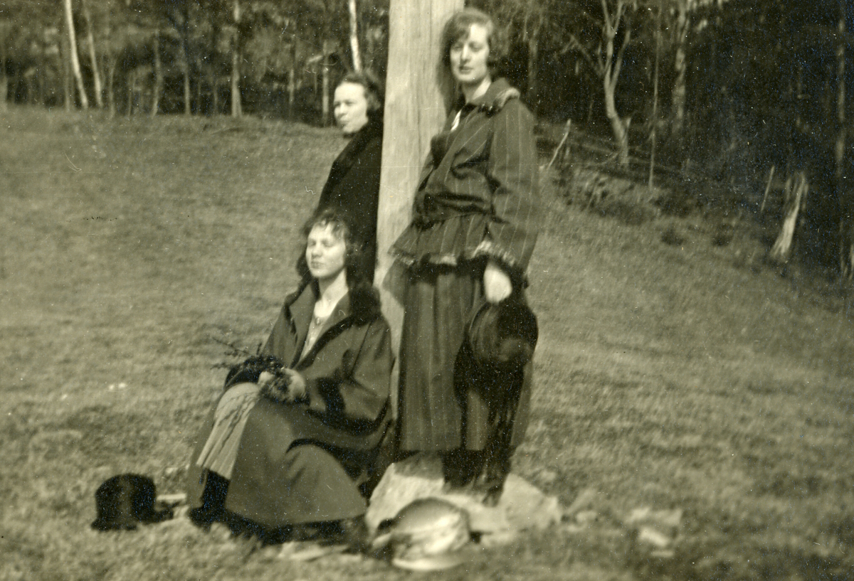 Fire bilde frå Tinnes i 1923.