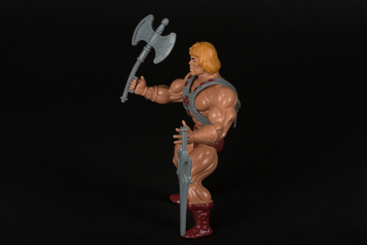 He-manfigur i plast med avtagbar yxa, svärd och bälte. Även huvudet är avtagbart och i en mjukare plast.
Armar och ben är något rörliga.