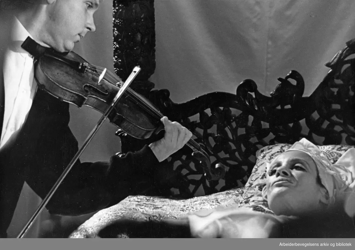 Scene fra innspillingen av Mai Zetterlings spillefilm Nattlek. 1966. Arbeidermagasinet/Magasinet for Alle