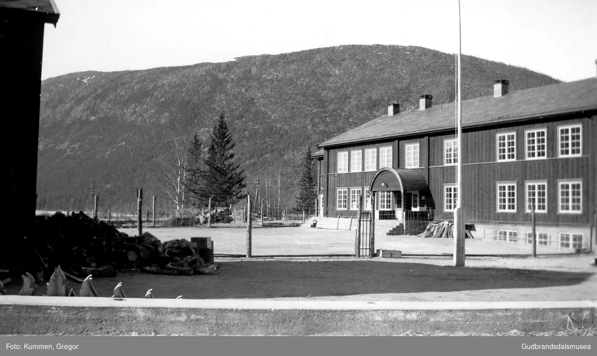Loar skule vart brukt som fangeleir i april månad 1940