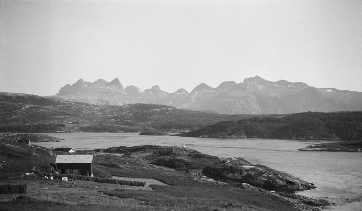 Saltstraumen sørøst for Bodø med utsikt mot Børvasstindene