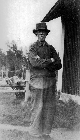 "Räv-Henrik", Henrik Henriksson f 1872 i Rävberg, Viggen. Den siste finsktalande i Södra Finnskoga.
