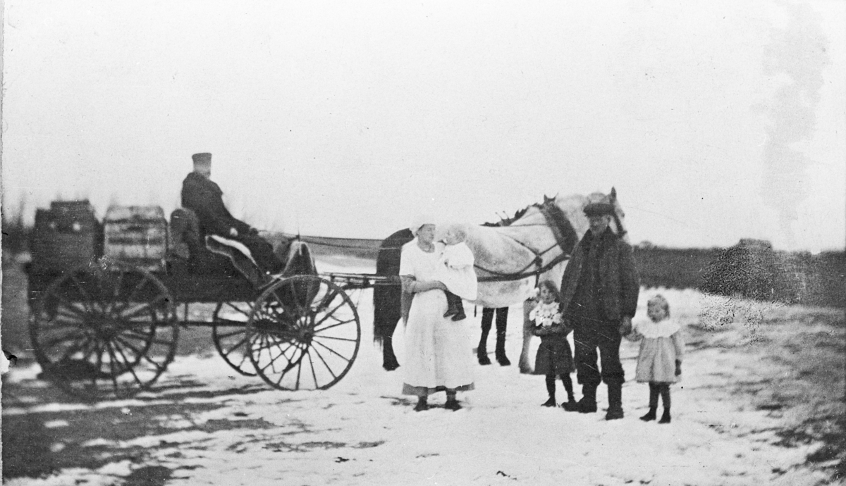 Helge Bøle med familie, på vei fra Nord-Dakota til Norge i 1917.