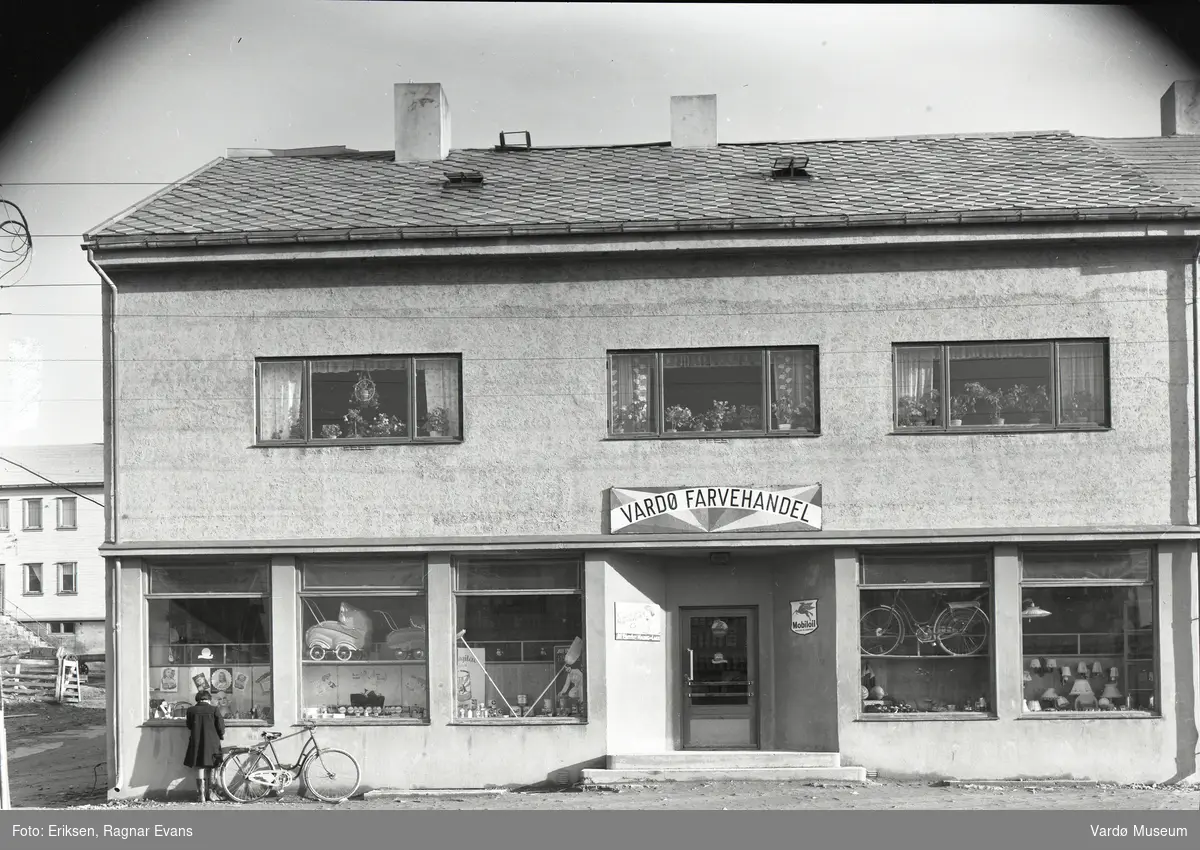 Vardø Farvehandel, ca. 1954-1956