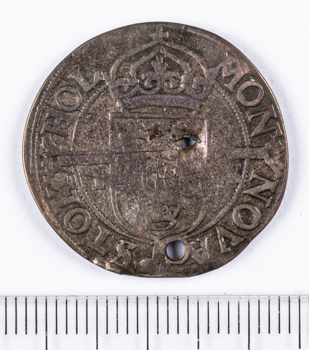 Mynt, 1 öre, Sverige, Johan III, silver. Med hål.