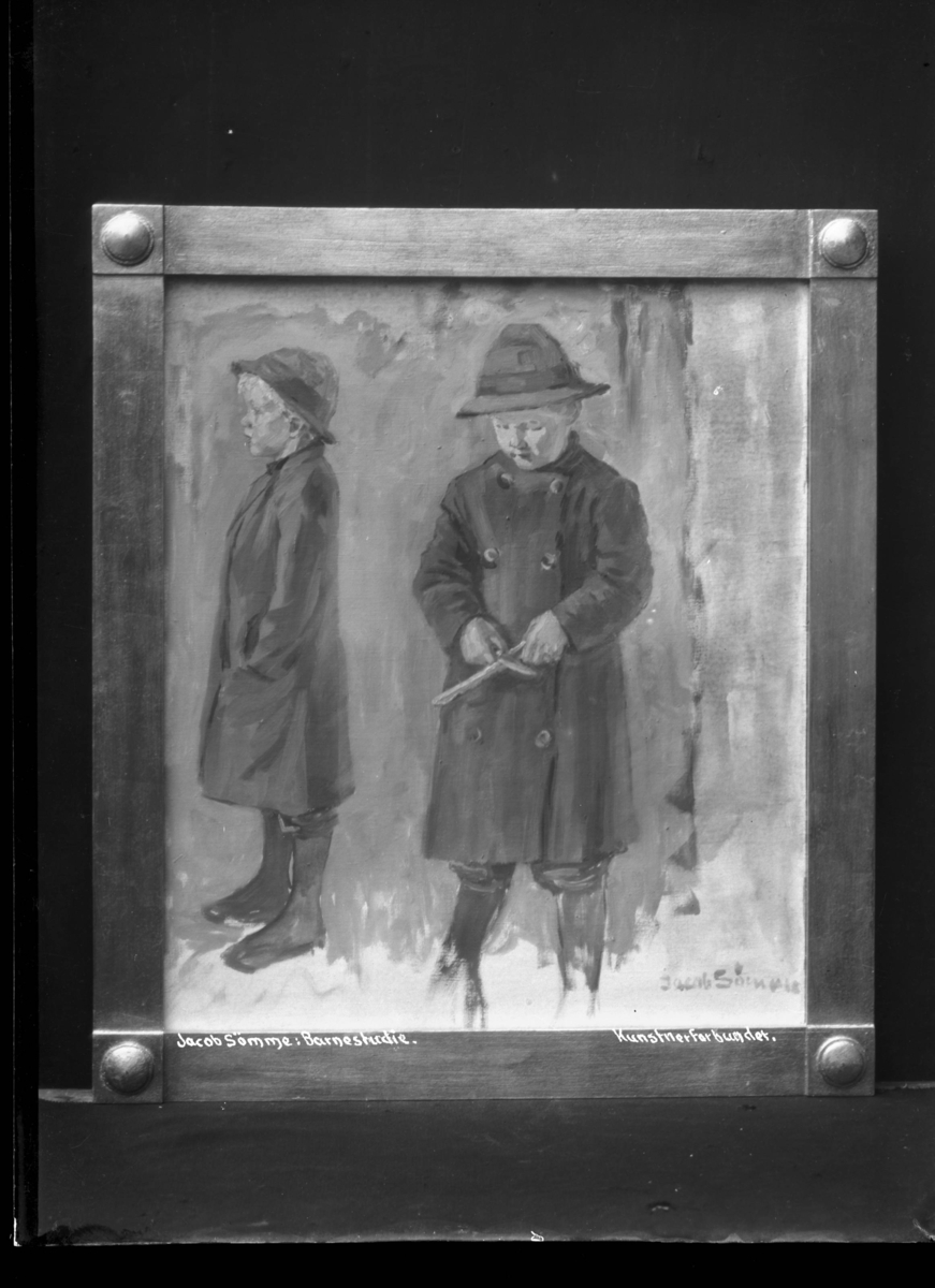 Fotografi av maleri. Motivet er en gutt med hatt og frakk i profil med hånden i lommen og forfra mens han spikker .