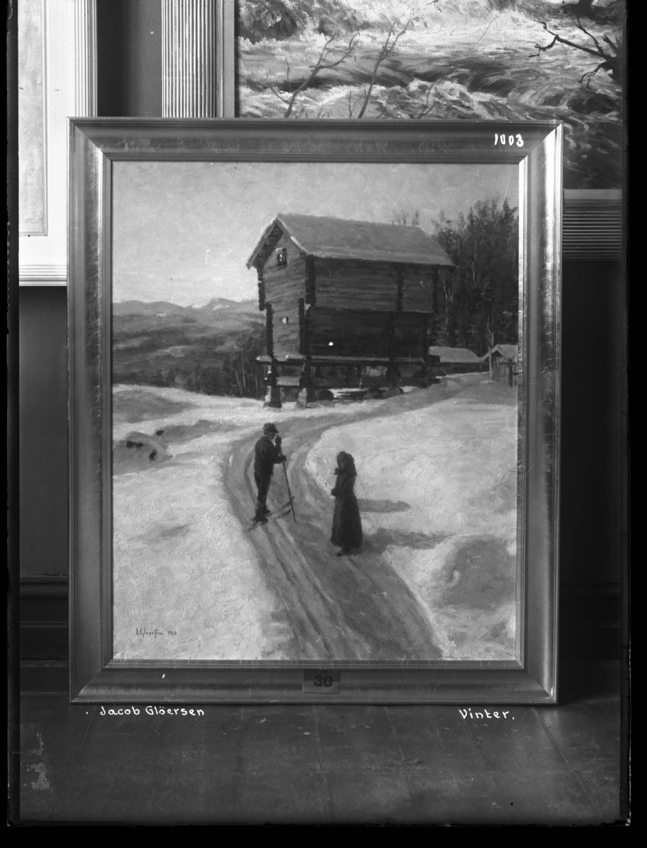 Fotografi av maleri. Motivet er to persoen , en på ski, og et stabbur.