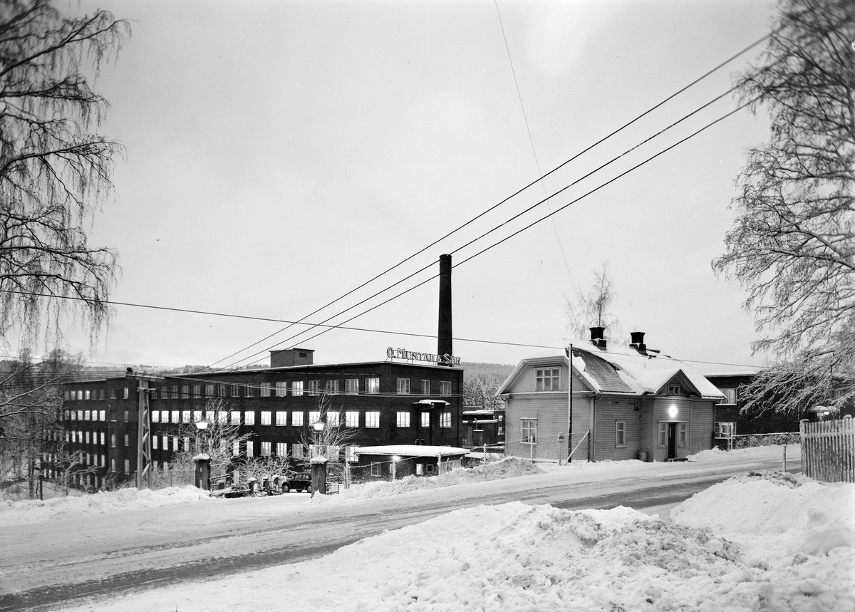 Mustad fabrikker, O. Mustad & Søn, eksteriør, vintermotiv.