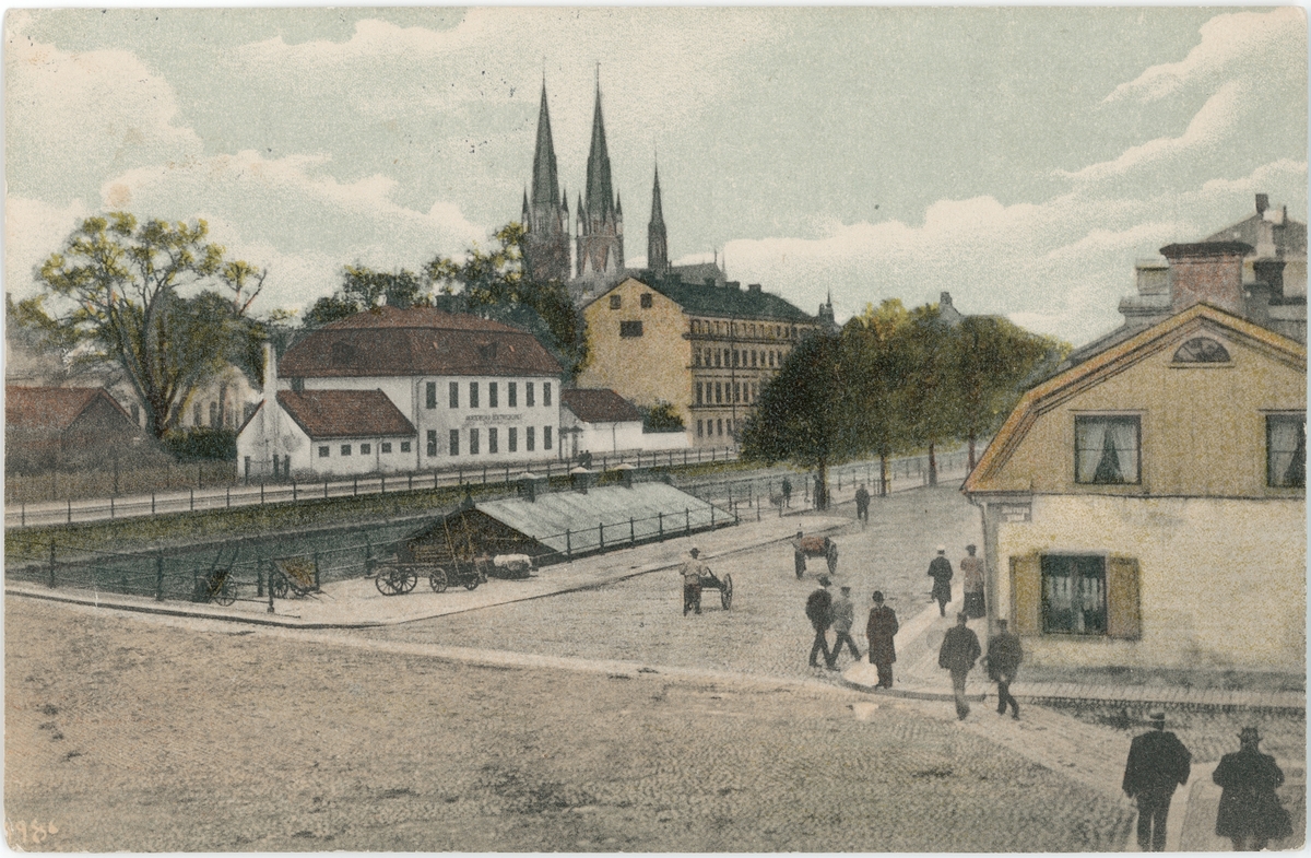 Vykort - vy över Östra Ågatan, Fyrisån och Västra Ågatan, Uppsala 1906