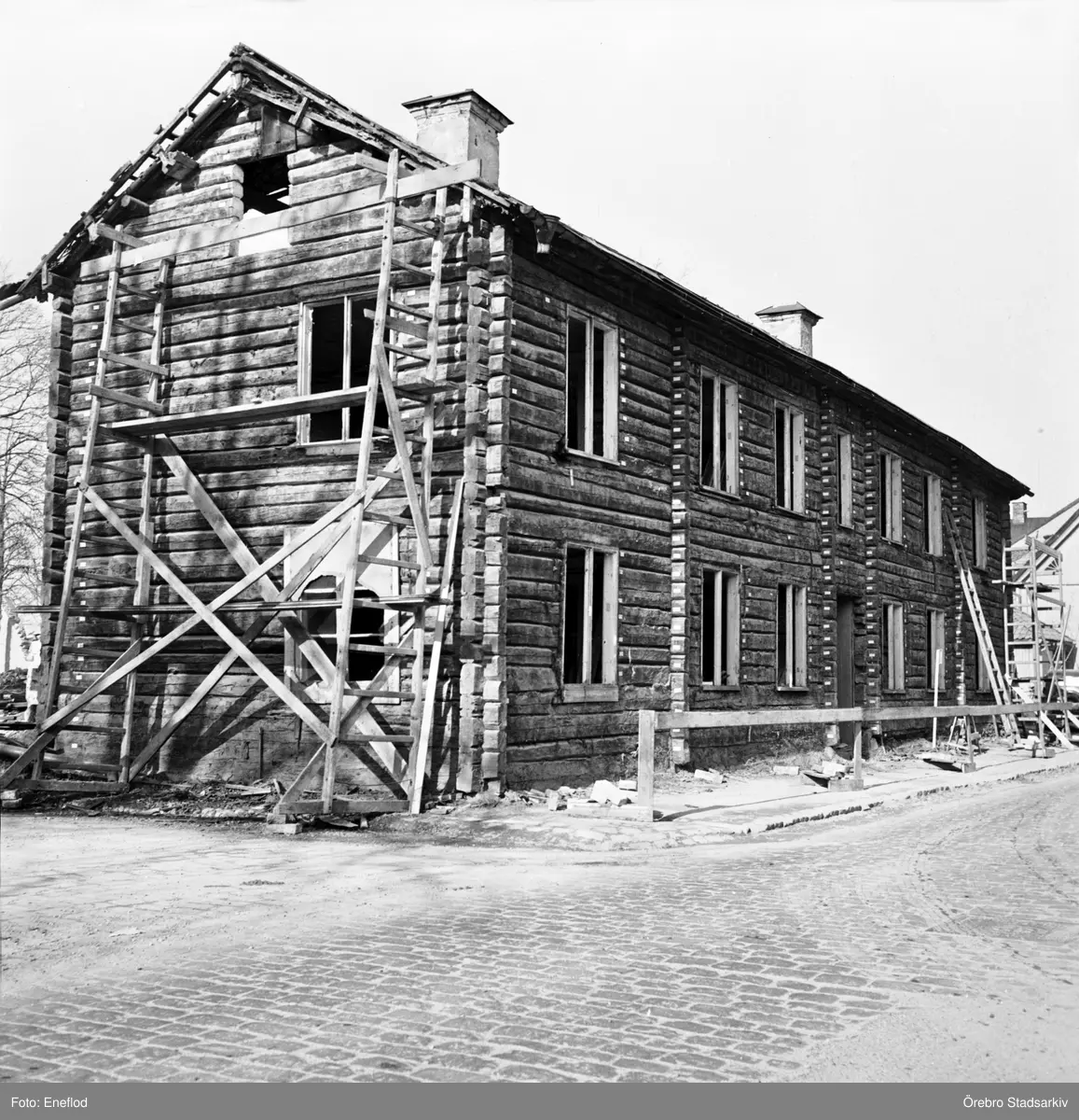 Flyttning av Tenngjutargården 1957 - Örebro Stadsarkiv / DigitaltMuseum