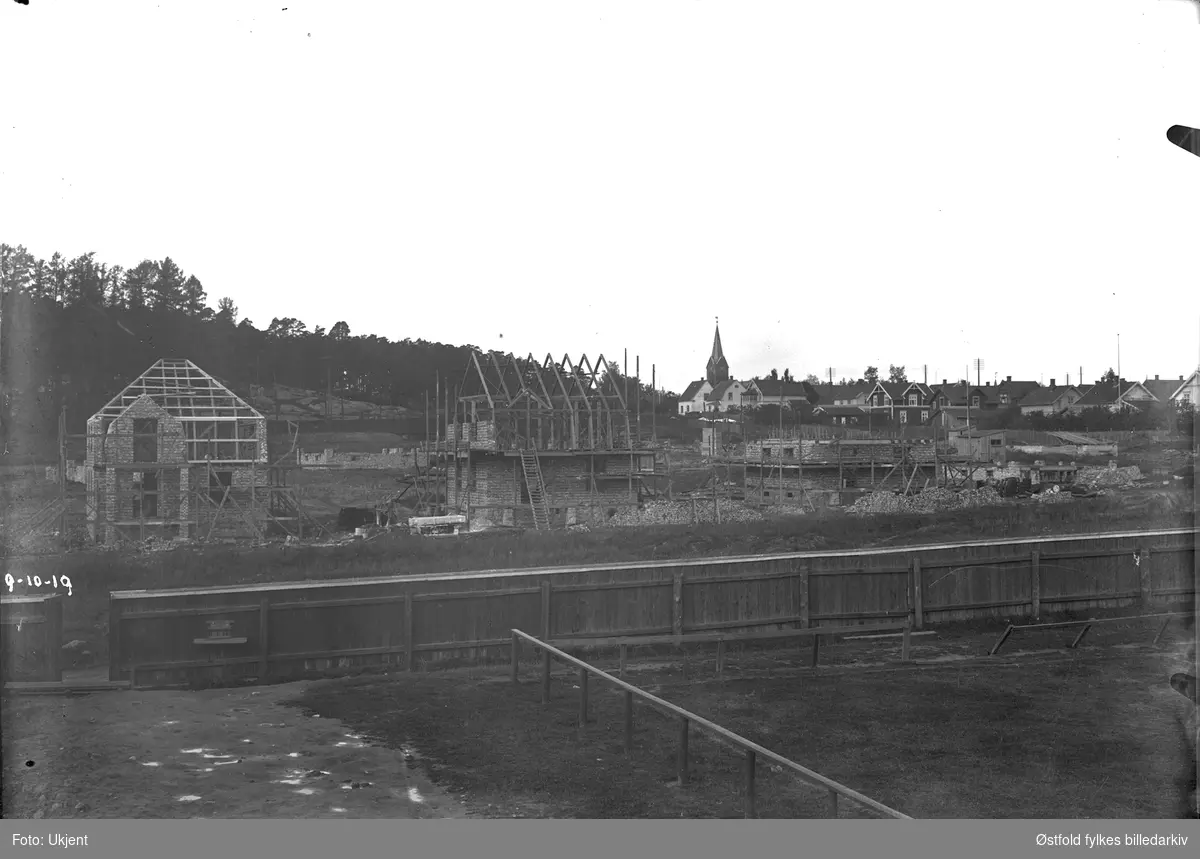 Ny-Frankrike i  Sarpsborg, de første arbeiderboliger bygges, 9,. oktober 1919.