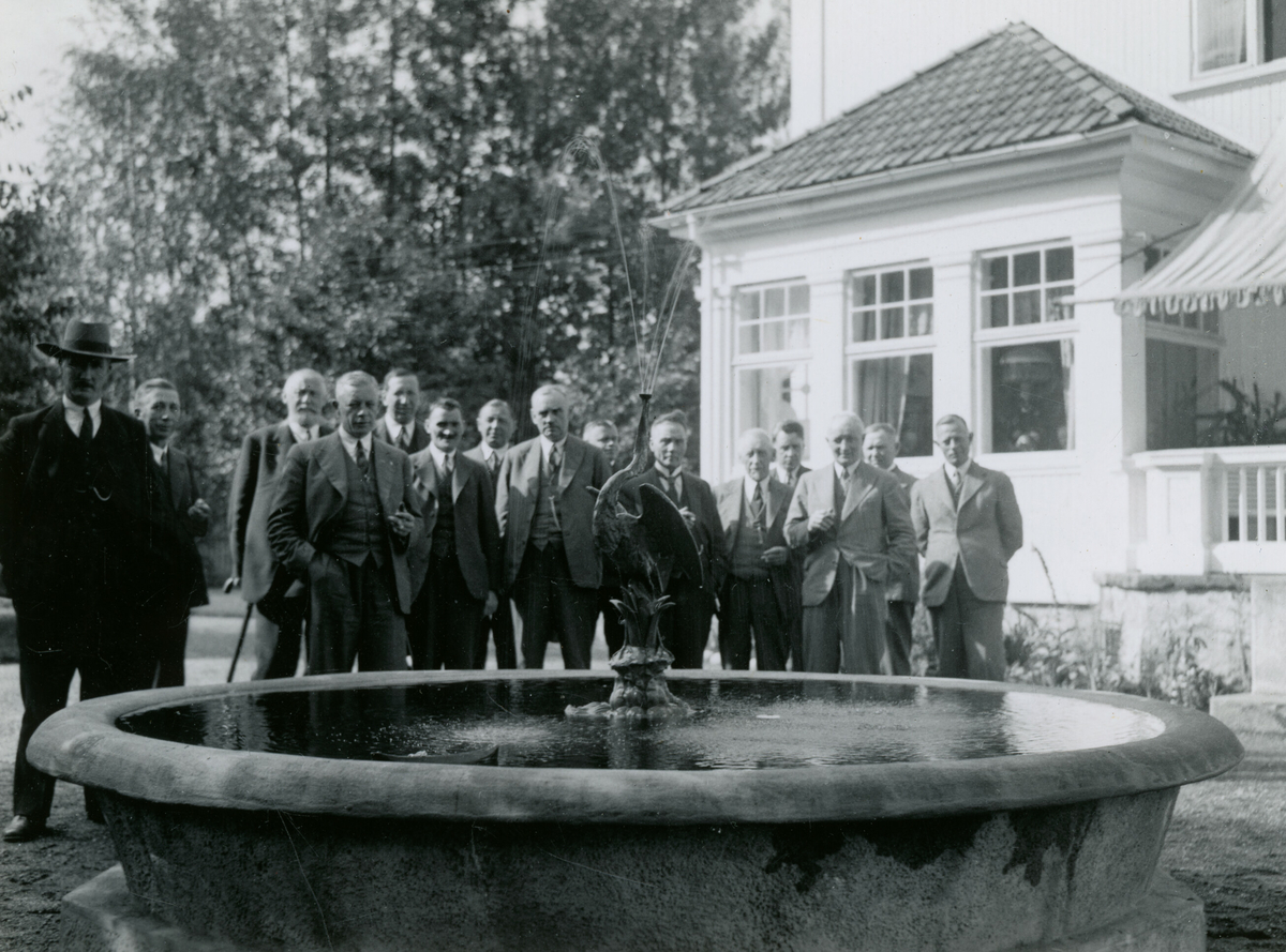Kornrådet på besøk på Veigård i Bagn 17. august 1935.  