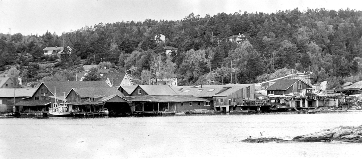 Hellebrk, Hellesund sag og høvleri ved Hellefjorden, Kragerø kommune. 1980-årene