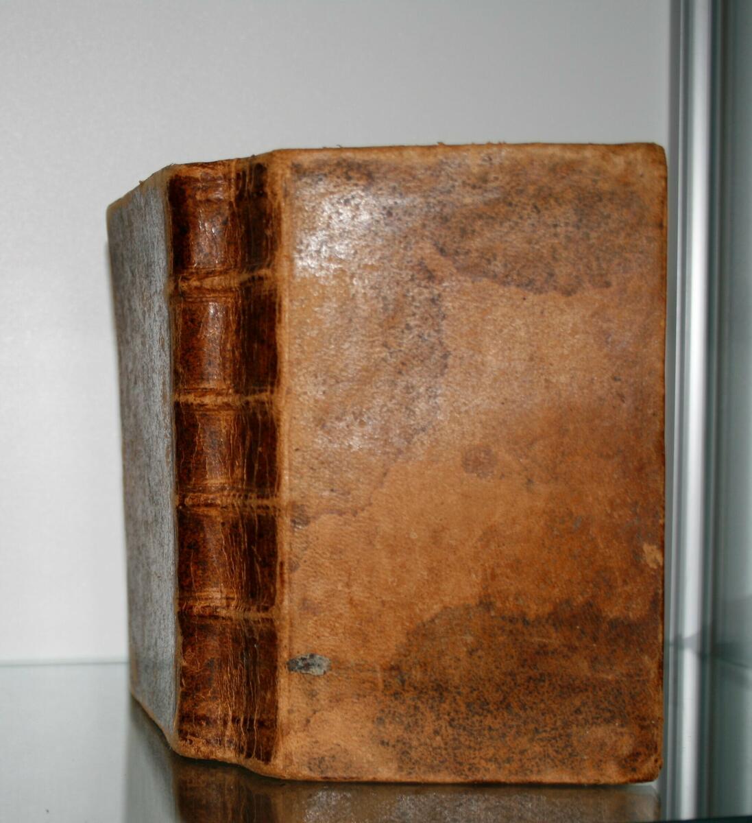 Bibel, tryckt 1755. Petrus Fjellström, kyrkoherde i Lycksele, var den som först översatte Nya Testamentet 1755 till lapska språket.