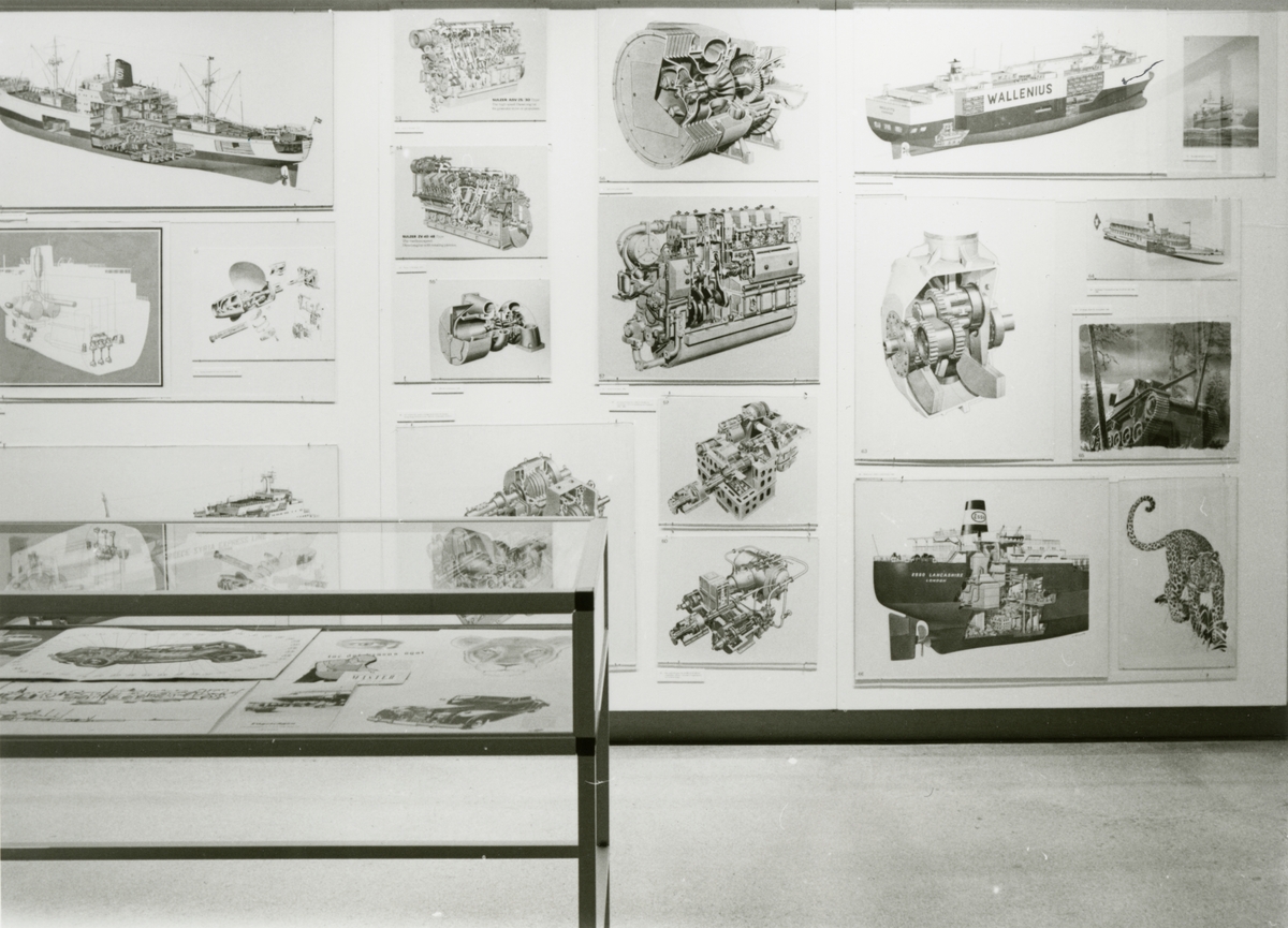 Utställningen "Nikolai Kowarsky – en ritbordskonstnär". Skärm med illustrationer av konstnären.