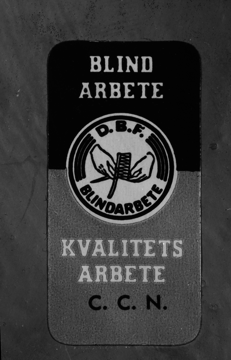 Emblem med text Blindarbete, Landstinget, Uppsala 1965