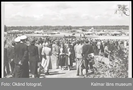 F12. Flygdag på fältet. Reproduktioner ur Överste Carlgrens album 1942-54.