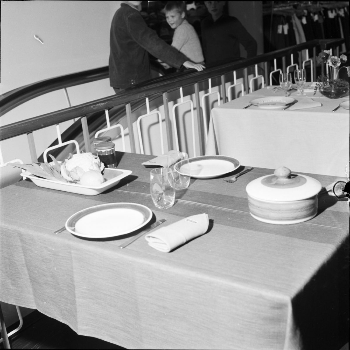 Forum - möbelmode ton i ton presenteras i Ungt hem, Uppsala 1960