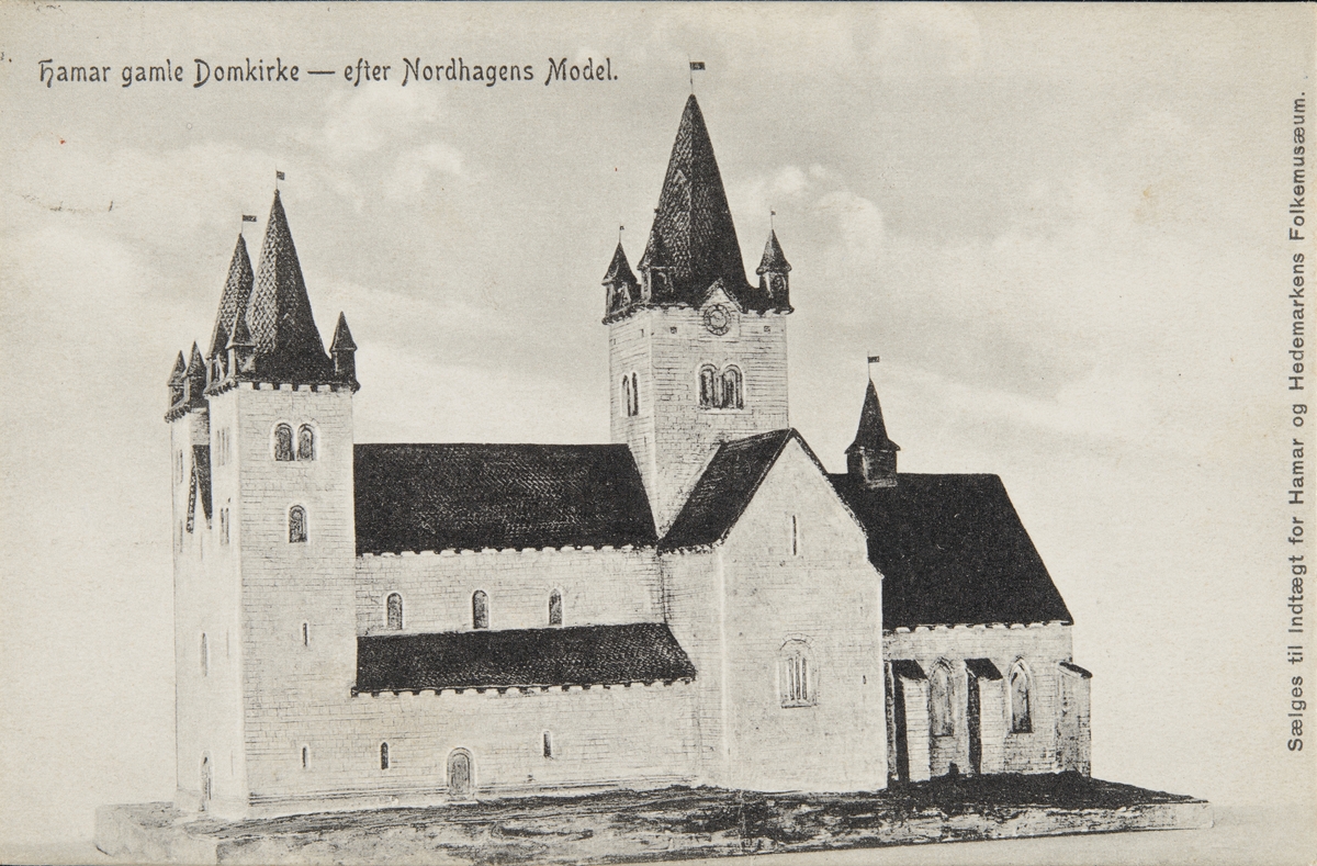 Hamar domkirke, en gipsmodell laget av arkitekt Olaf Nordhagen, en rekonstruksjon av middelalderkirken på Domkirkeodden, en gotisk versjon, kortet produsert solgt som inntekt for Hamar og Hedemarken Folkemuseum,