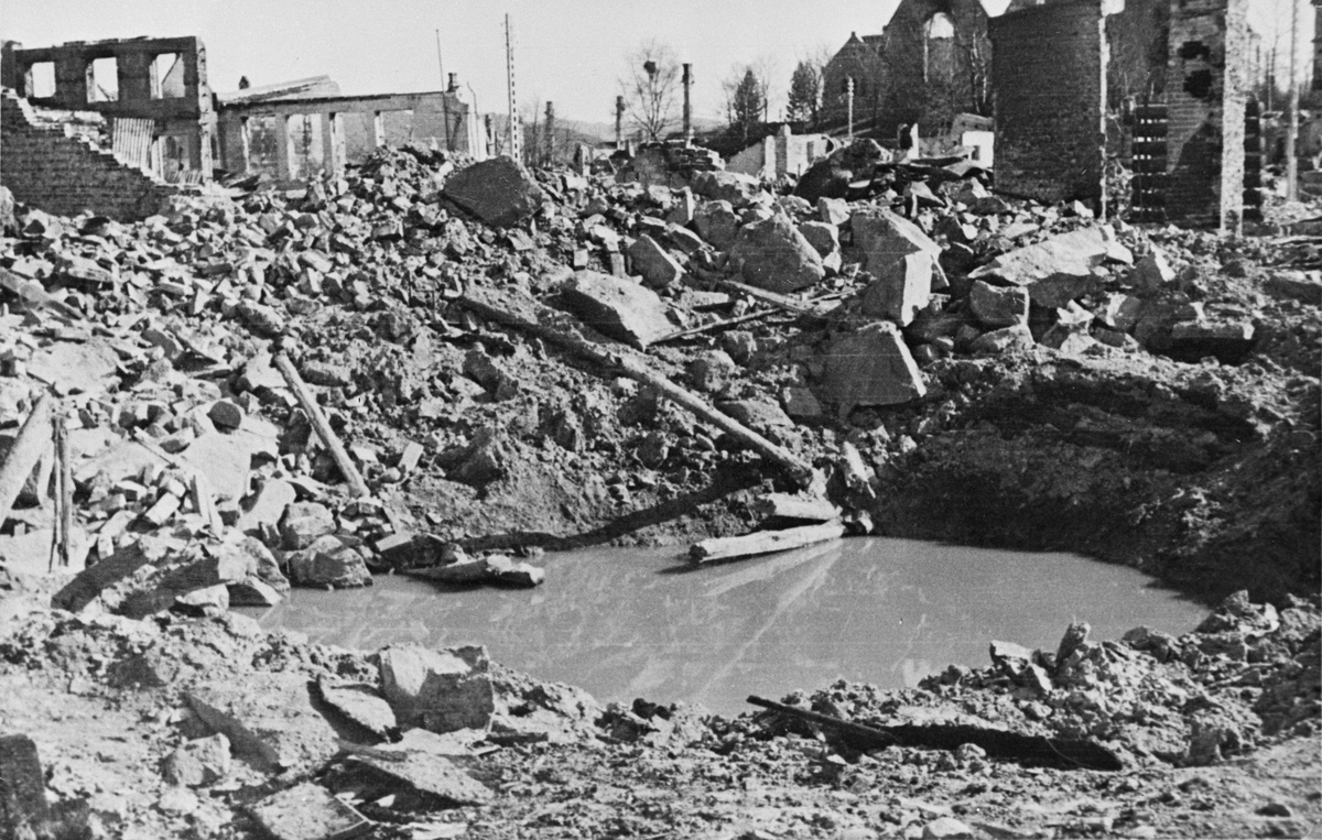 Ødeleggelser etter bombingen av Namsos.