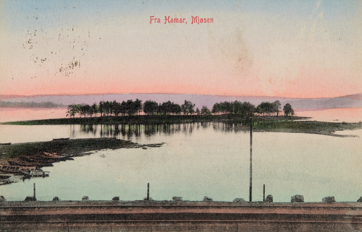 Postkort, Hamar, Tjuvholmen, jernbanespor i forgrunnen
